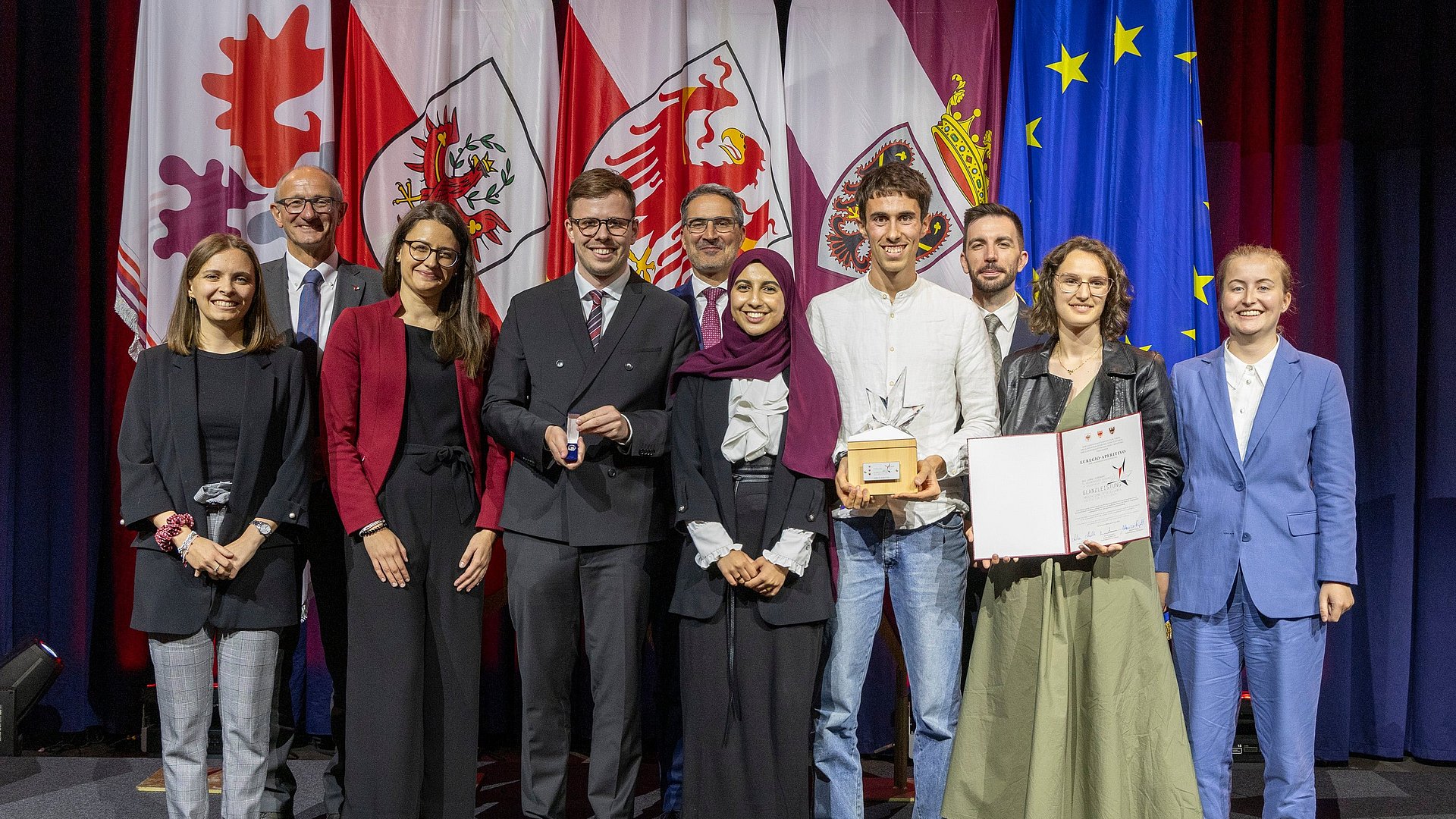 © Land Tirol/Die Fotografen La piattaforma Euregio-Aperitivo è stata premiata come prestazione d'eccellenza transfrontaliera. Incoraggia i giovani a partecipare ai processi politici.
