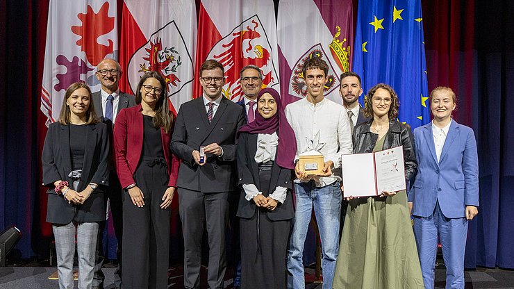 Als grenzüberschreitende Glanzleistung wurde die Plattform Euregio-Aperitivo geehrt. Sie ermutigt junge Menschen, an den politischen Prozessen teilzuhaben. 