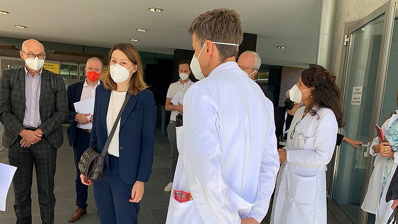Trapianti, formazione del personale infermieristico ed elisoccorso i temi al centro dell’incontro dell’assessore provinciale alla Salute con l’omologa tirolese Annette Leja