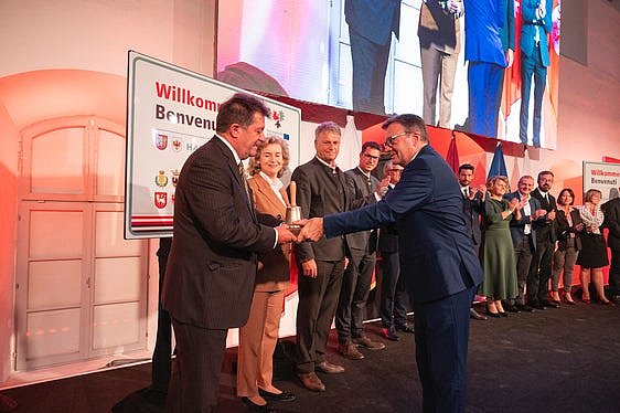 Nella foto i membri del Consiglio Euregio dei Comuni