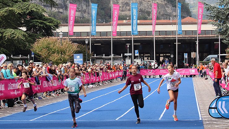 Una bella immagine della finale femminile, tra due ali di folla festante