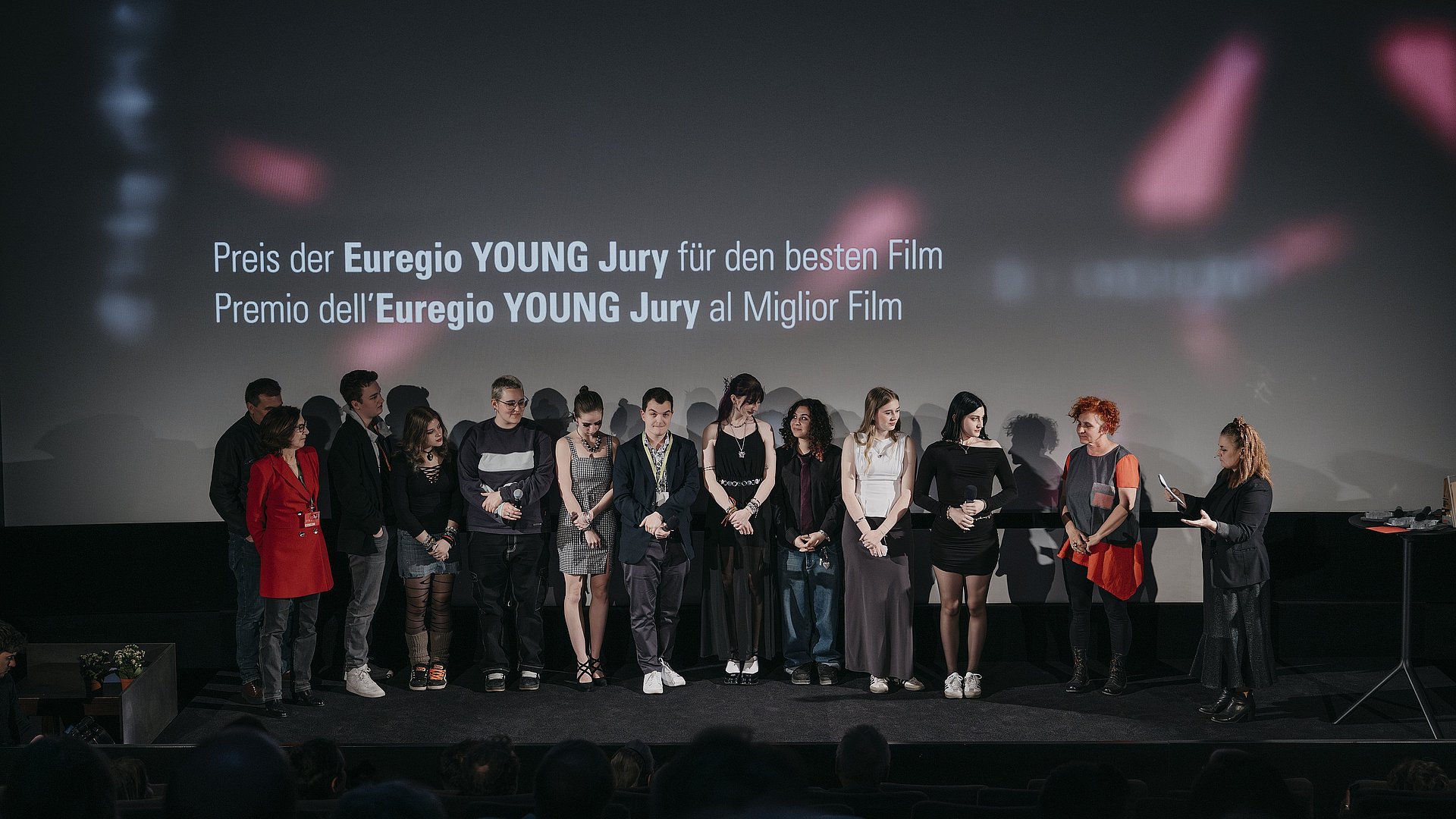 © Daniele Fiorentino L'EuregioYoungJury assegna il premio per il miglior film alla 38a edizione del Bolzano Film Festival