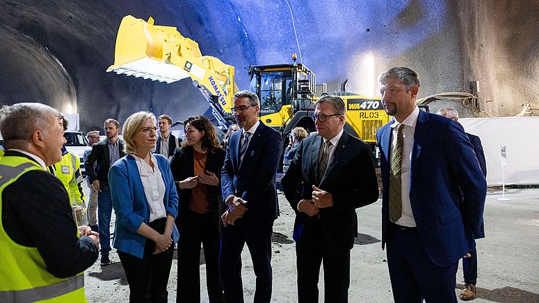 Im Gespräch über das "Europaprojekt" Brennerbasistunnel: LR Alfreider, LH Platter, LH Kompatscher, Ministerin Gewessler.  