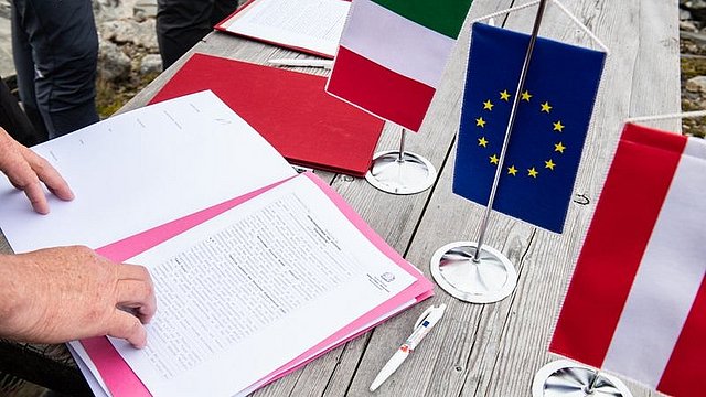 © LPA Gründungsakt unterzeichnet: Die Stiftung Europahütte, in der das Land Südtirol, das Land Tirol und die Sektion Landshut des Deutschen Alpenvereins zusammenarbeiten, wird das Schutzhaus führen und den Neubau begleiten.