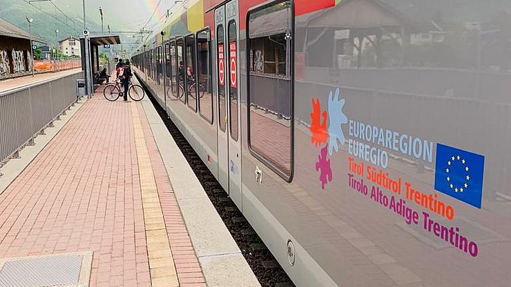 Treno Alto Atesino con il logo dell'Euregio