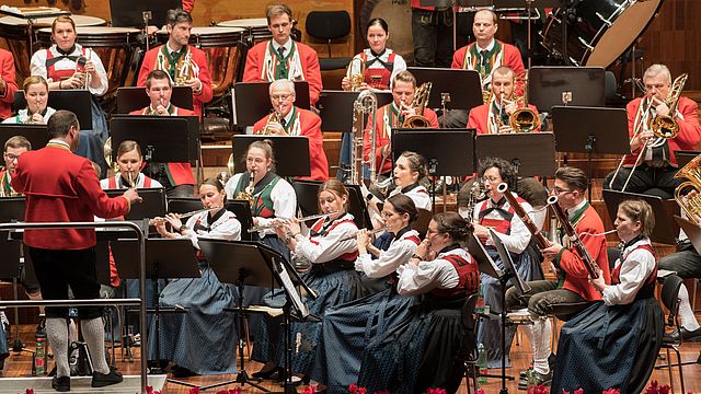 Offiziell uraufgeführt wird die neue Euregio-Komposition vom Sinfonischen Blasorchester der Tiroler Musikkapelle Wilten beim Euregio-Fest in Ala. 