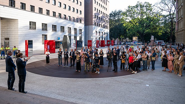 © Consiglio provinciale Il presidente del Consiglio provinciale Angelo Gennaccaro e il capitano Arno Kompatscher hanno inaugurato Venerdì sera, 4 settembre 2026, in piazza Magnago a Bolzano, l’evento organizzato dal Parlamento provinciale in occasione degli 80 anni dell’Accordo Degasperi-Gruber.