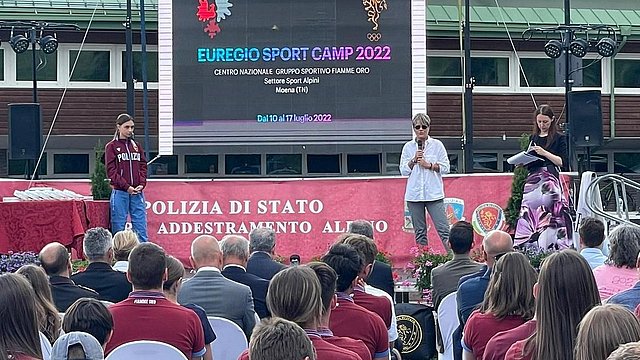 Il Segretario gnerale dell'Euregio, Marilena Defrancesco all'apertura ufficiale dell'EuregioSportCamp 2022 presso il Centro Addestramento Alpino della Polizia di Stato a Moena, in Val di Fassa.