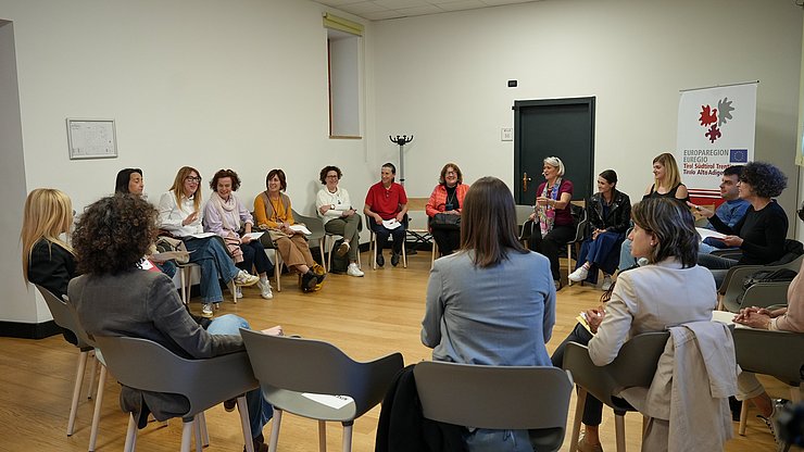 Abschließend wurden im einem praxisorientiertem Workshop Rückmeldungen zu bestehenden Initiativen gesammelt und neue didaktische Instrumente entwickelt.