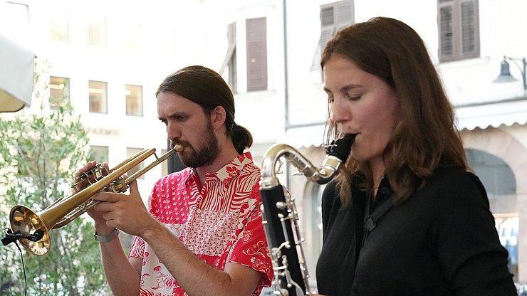 © Euregio/Armin Gluderer Giulio Ferraro aus dem Trentino an der Trompete und Belinda Miggitsch aus Tirol am Bassklarinett