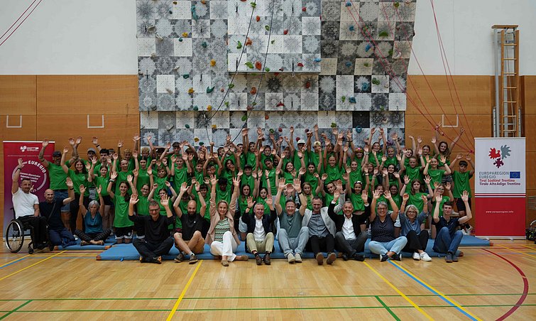 Dal 12 al 19 luglio, 60 ragazze e ragazzi provenienti dal Tirolo, dall'Alto Adige e dal Trentino partecipano alla settimana sportiva dell'Euregio a Malles.