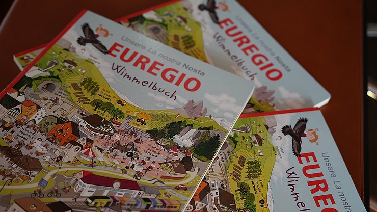 Euregio-Wimmelbuch: Vorstellungen können gebucht werden. Mit Glück können Kinder am 26. Oktober beim Tag der offenen Tür in Innsbruck ein Exemplar gewinnen.