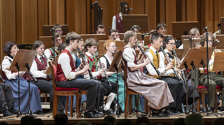 Le esibizioni musicali (in foto quella di Dobbiaco nel 2024) durante le settimane musicali sono tanto importanti quanto divertirsi e stringere amicizie transfrontaliere.