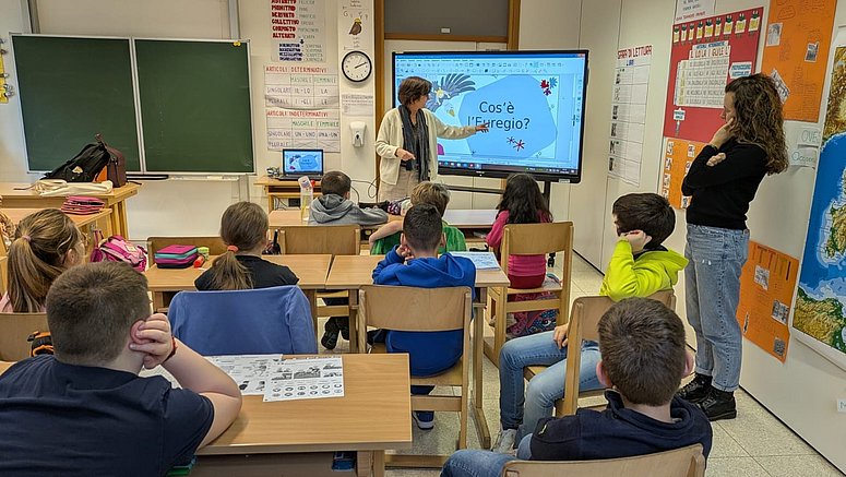 Bei der Veranstaltung werden die Euregio-Mitarbeiterinnen Silvia Ramoser und Roberta Tomazzoni (im Bild) die verschiedenen Euregio-Projekte mit Schwerpunkt Schule vorstellen. 