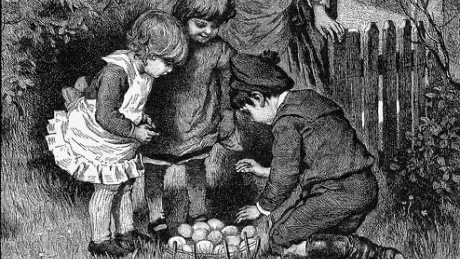 Nel 1926, in alcune zone della Val Pusteria, le uova di Pasqua non venivano solo cercate dai bambini, ma anche lanciate oltre il tetto della casa come protezione dai fulmini.