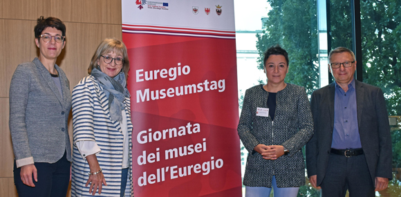 Roll-up und Gruppenfoto