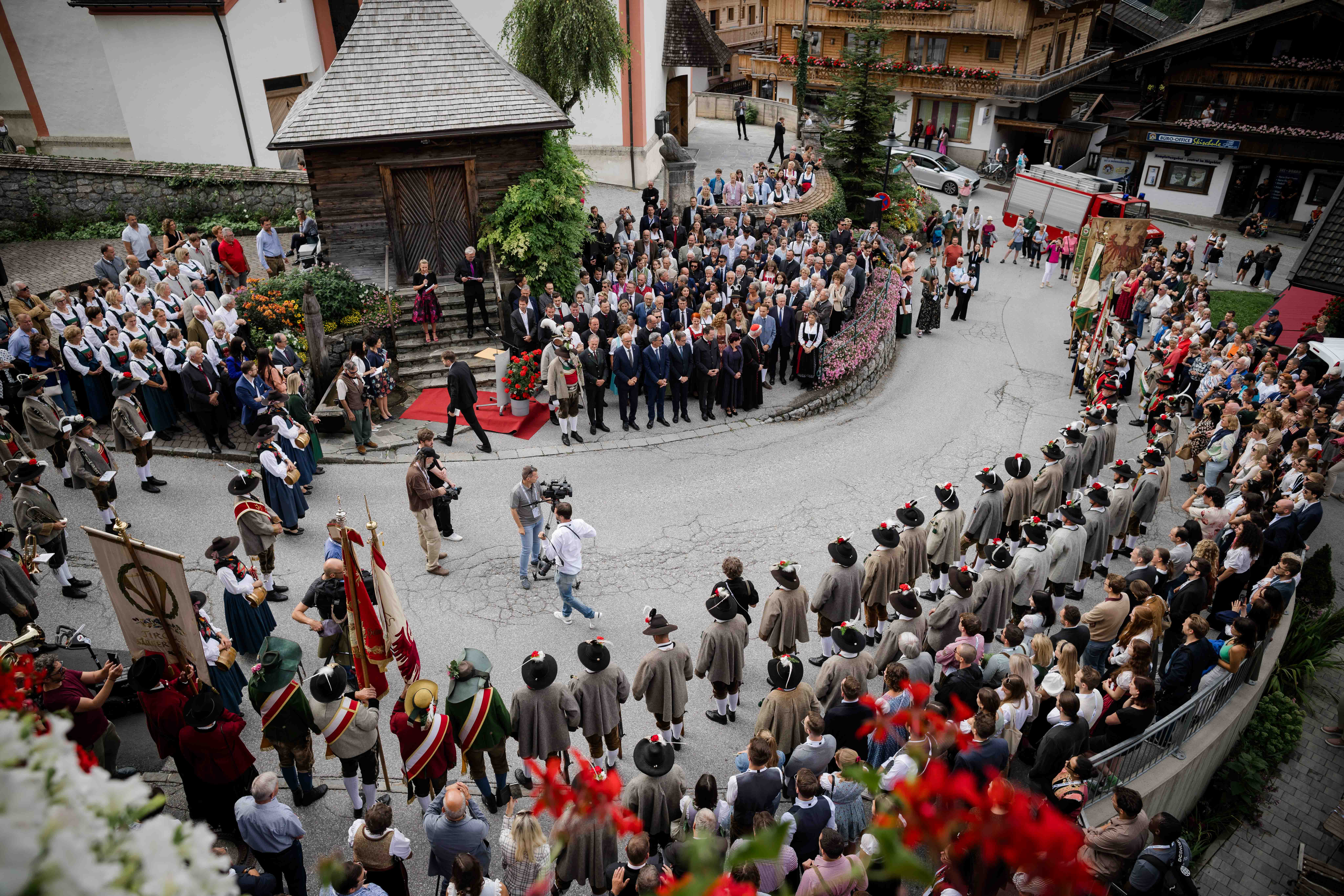 Am Sonntag, dem Tiroltag der Euregio-Days, wird das European Forum Alpbach gemeinsam mit der Alpbacher Bevölkerung traditionell feierlich eröffnet. 