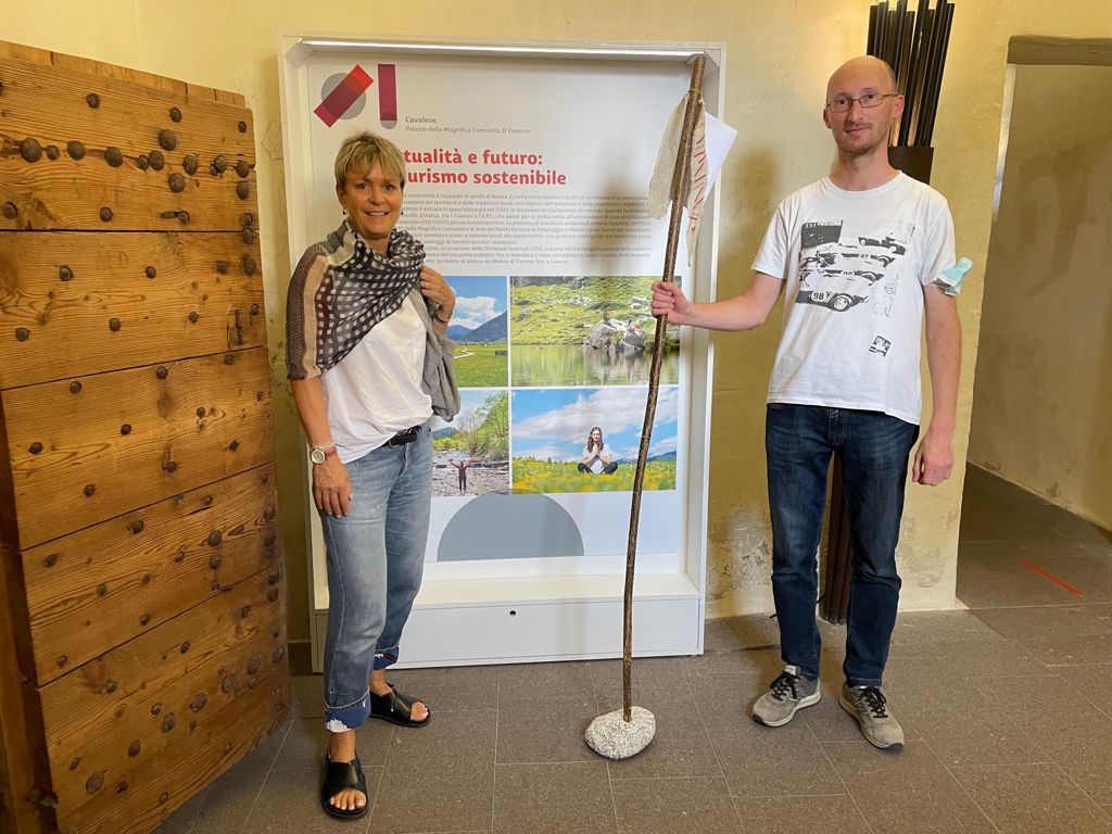 Marilena Defrancesco überreicht Museums-Stekkn