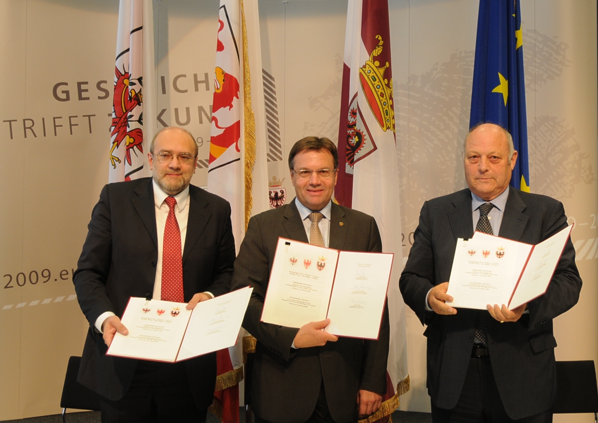 © Andreas Fischer (von links) LH Lorenzo Dellai, LH Günther Platter und LH Luis Durnwalder im Jahr 2009